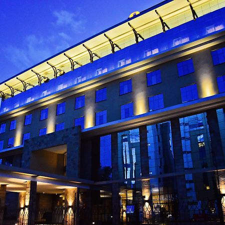 Doubletree By Hilton Nairobi Hotel Bagian luar foto