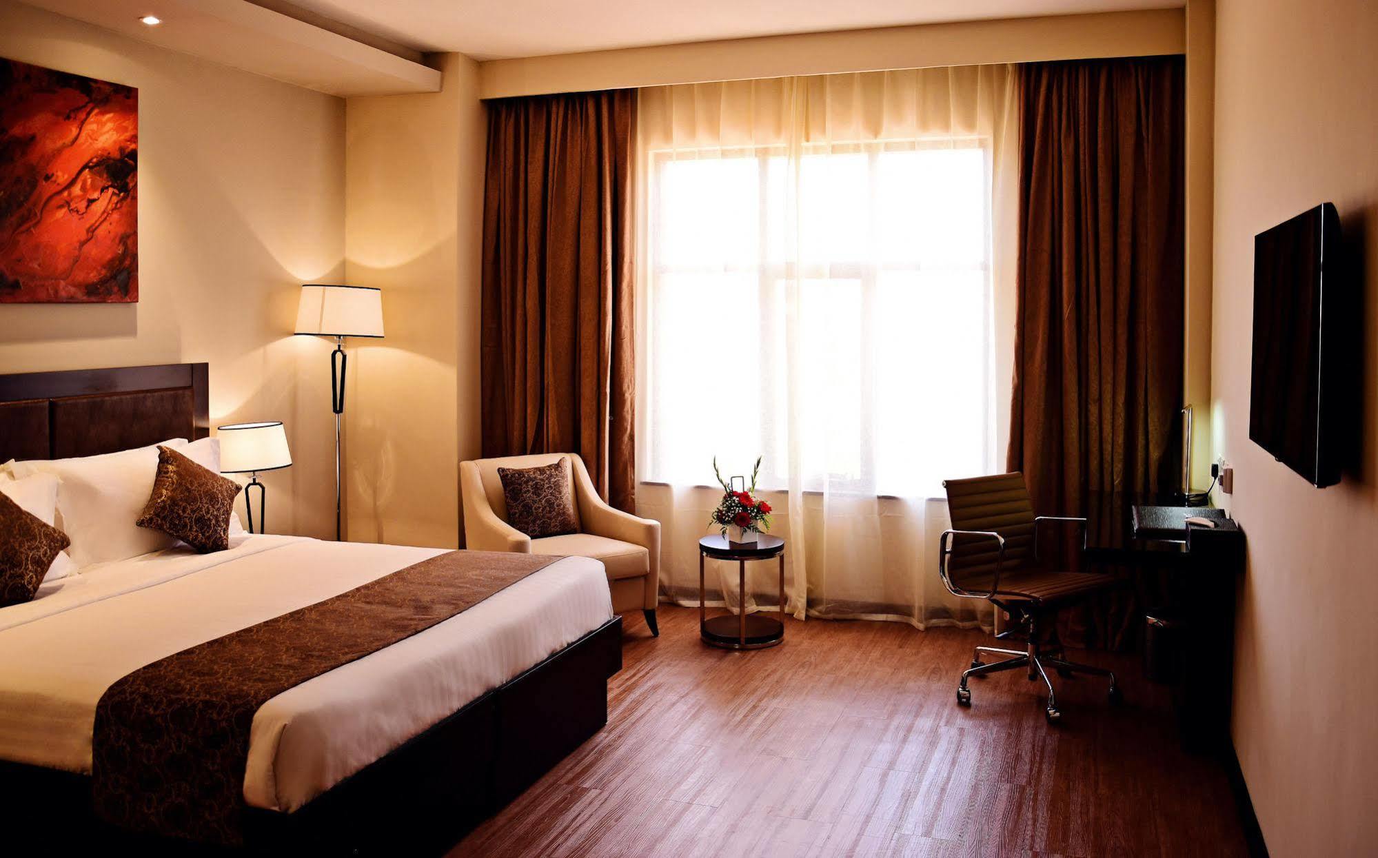 Doubletree By Hilton Nairobi Hotel Bagian luar foto