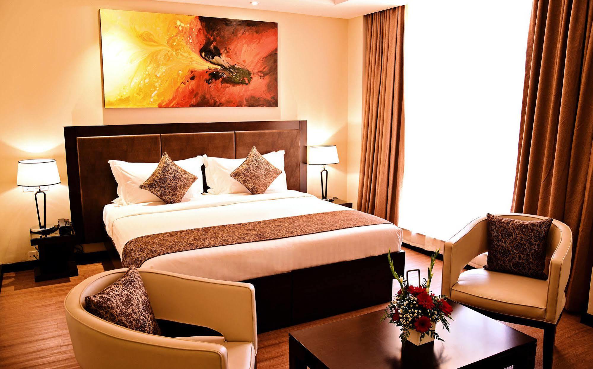 Doubletree By Hilton Nairobi Hotel Bagian luar foto